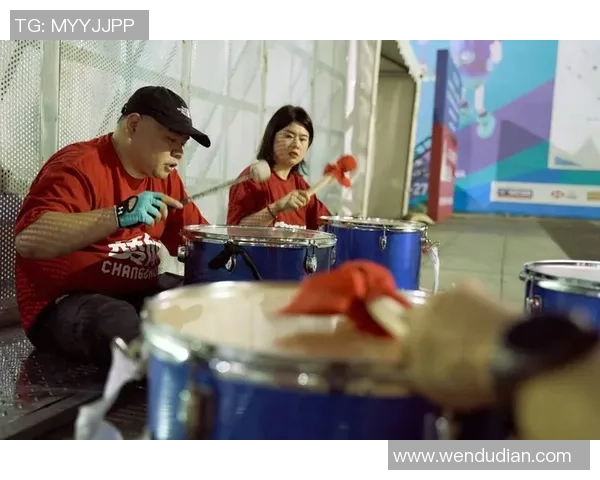 从英勇铲球到球场英雄：一位足球球星的传奇崛起之路