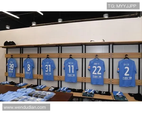 足球球星更衣室是否可以随意进入揭秘内幕与规定的背后故事 足球球星更衣室是否可以随意进入揭秘内幕与规定的背后故事